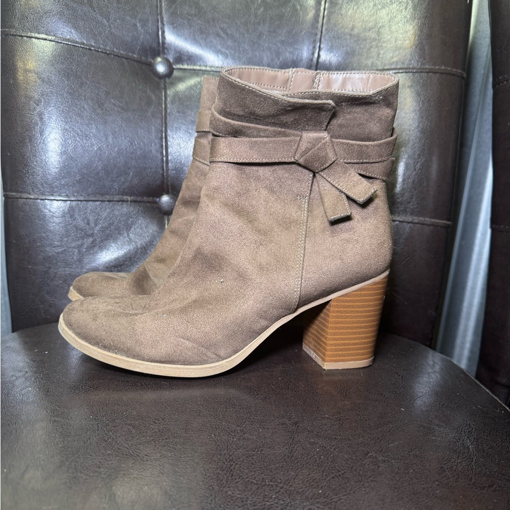 Women’s Brown Suede American Eagle Ankle Boots Sz 7.5
